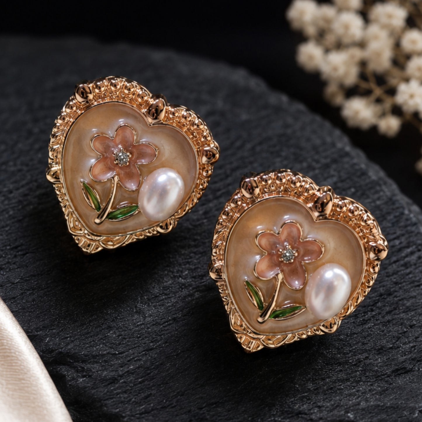 Luxury floral pearl heart earrings
Elegant gold heart stud earrings for women
Korean style pearl floral earrings close-up
Vintage aesthetic pearl earrings luxury jewelry
Minimal luxury earrings for girls and women